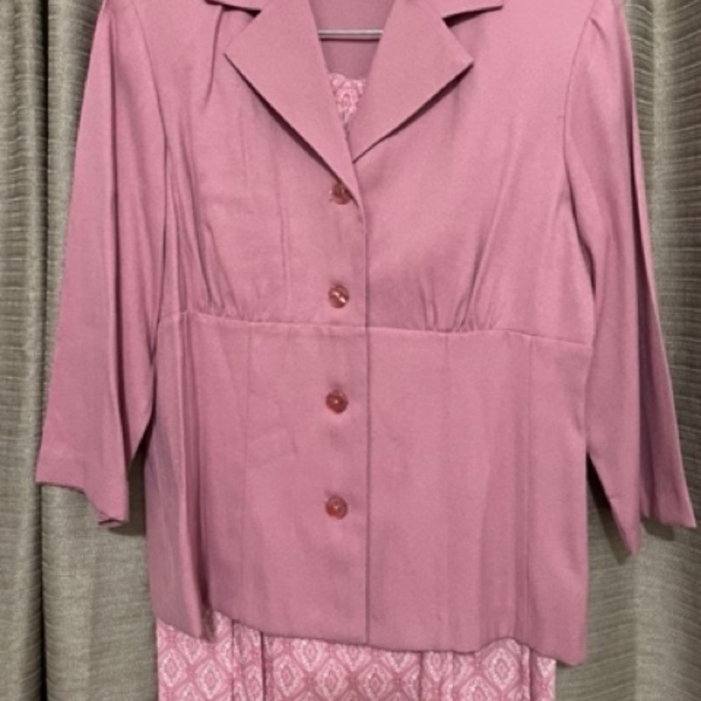 Size Med Wrap Skirt & Fitted Unlined Jacket with 3/4 Length Sleeve in Dusty Pink